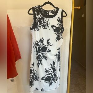 Black and White Sleeveless Sheath Midi Dress